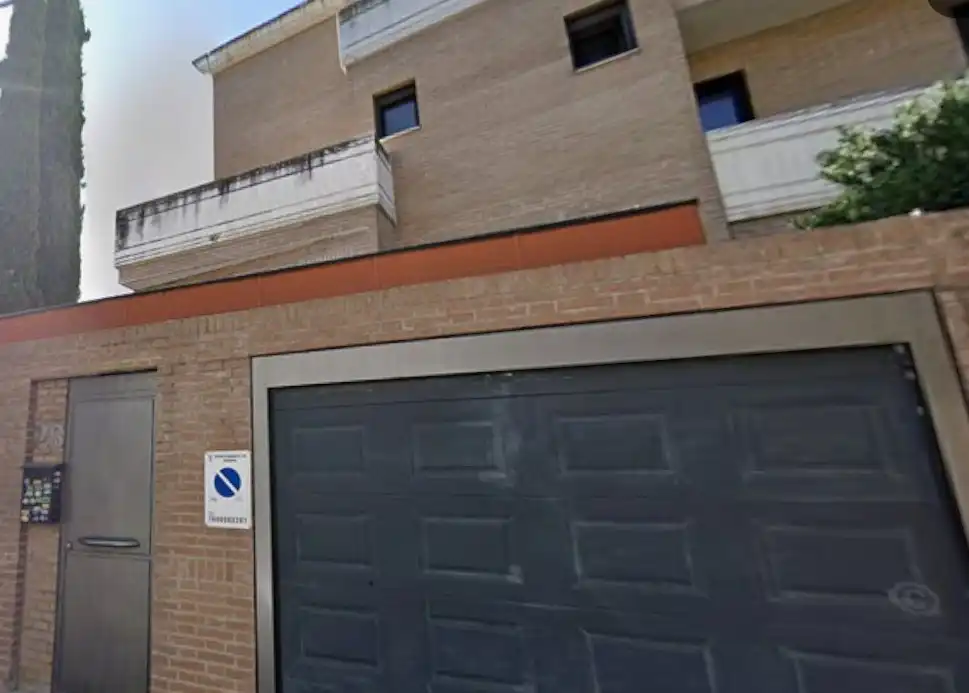 Vista exterior de Casa adosada en venda en Madrid amb Jardí privat