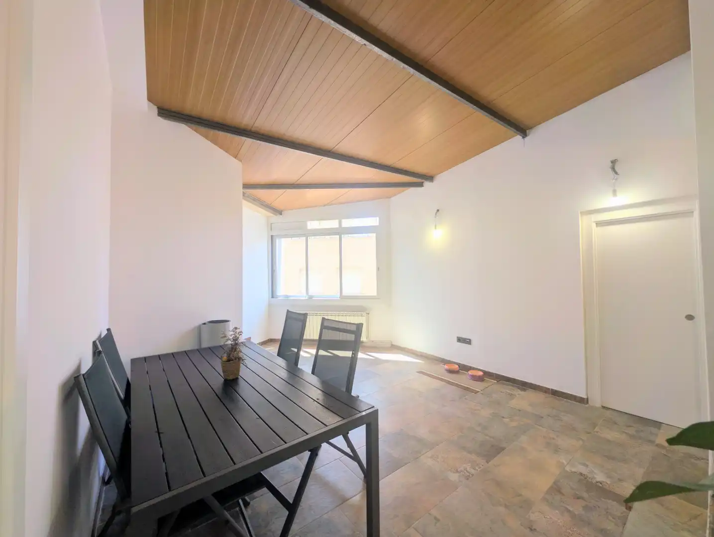 Esszimmer von Einfamilien-Reihenhaus zum Verkauf in Terrassa mit Klimaanlage, Heizung und Terrasse