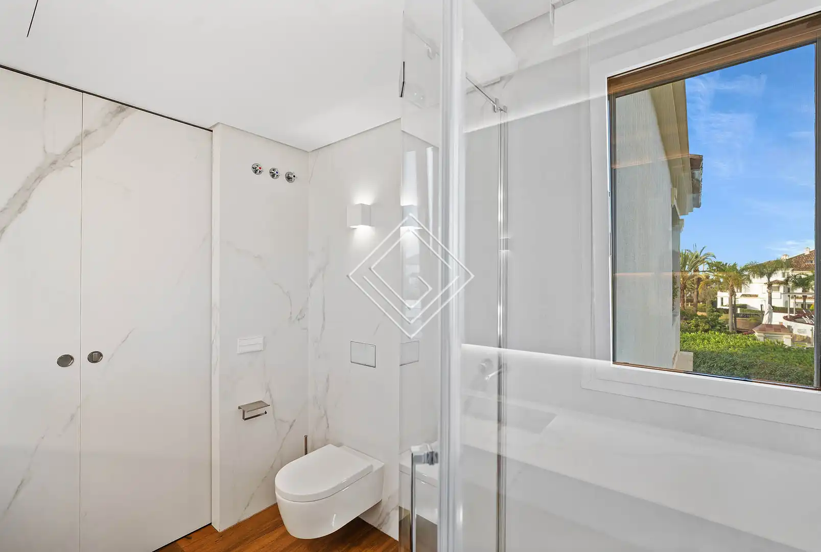 Badezimmer von Wohnung zum Verkauf in Marbella mit Klimaanlage, Heizung und Terrasse