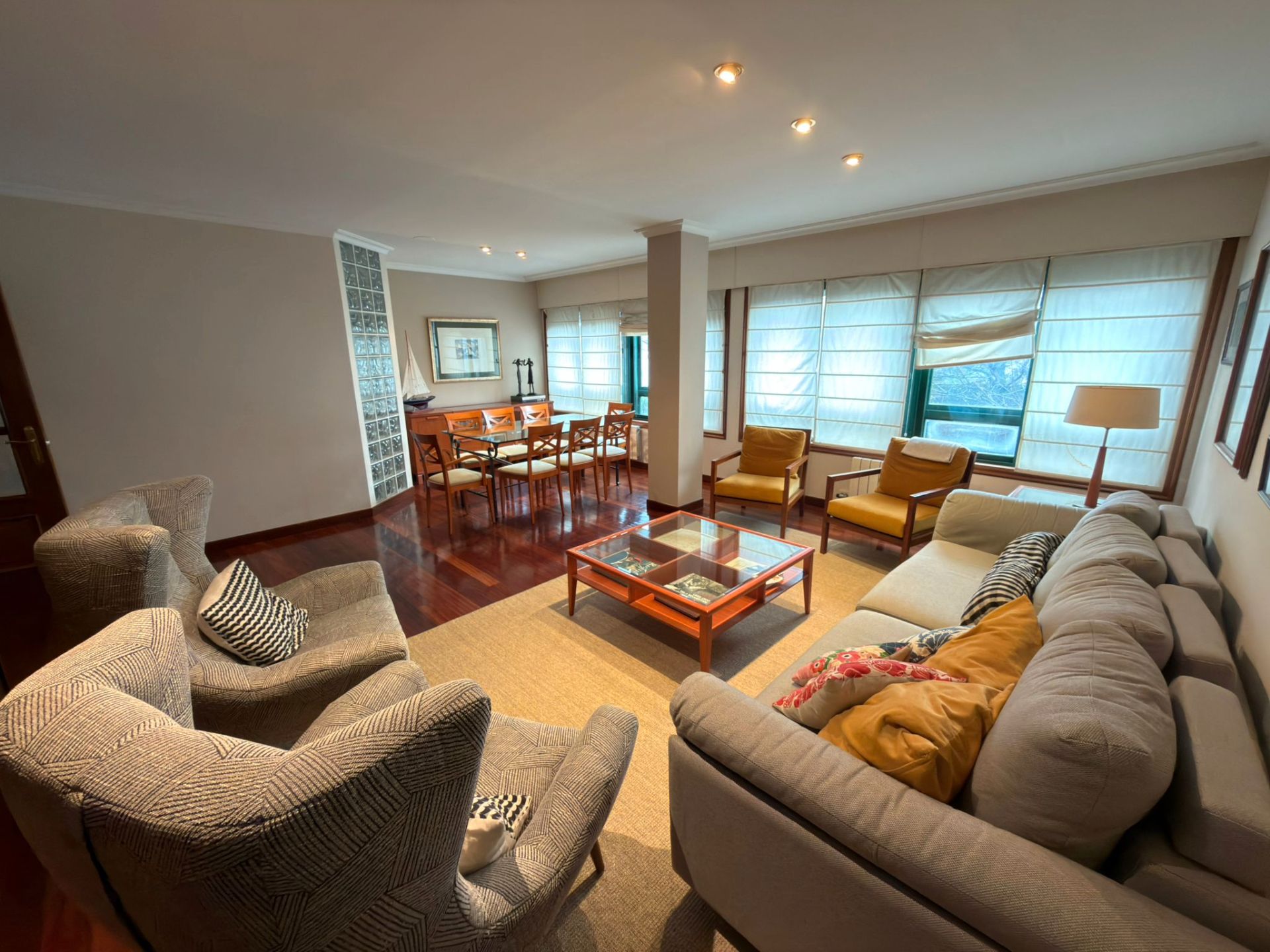 Living room of Flat for sale in Pontevedra Capital   with Heating, Parquet flooring and Storage room