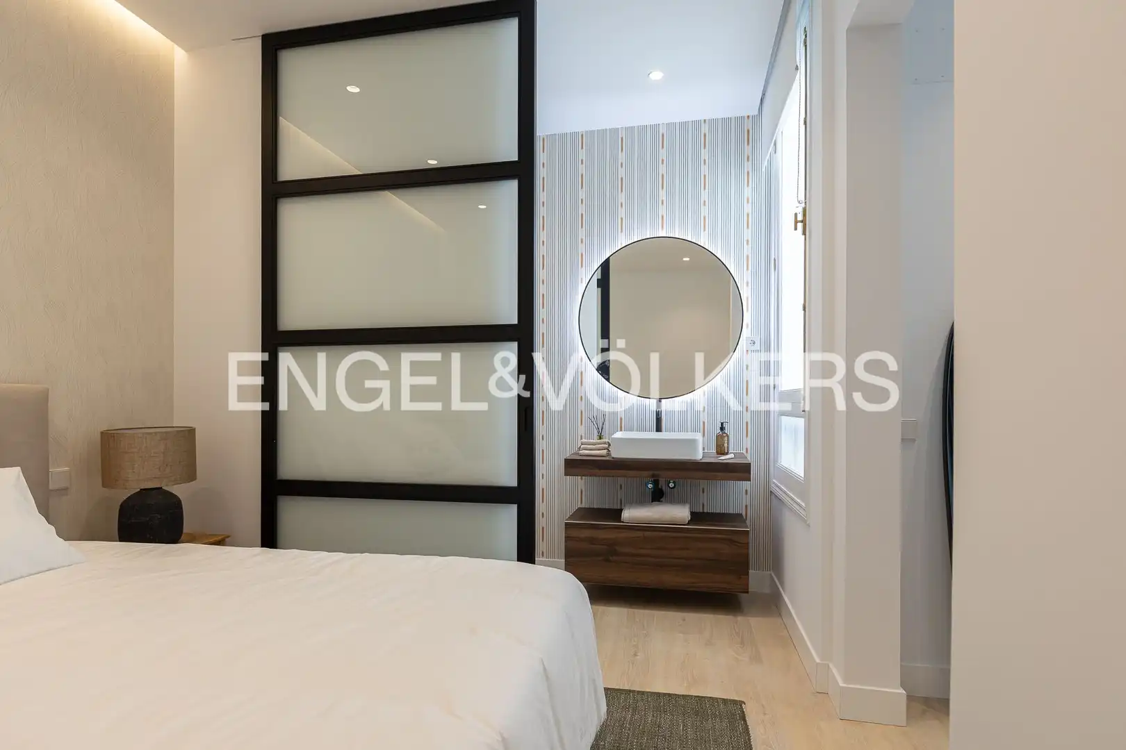 Bedroom of Flat for sale in Madrid  with Air Conditioner, Heating and Furnished