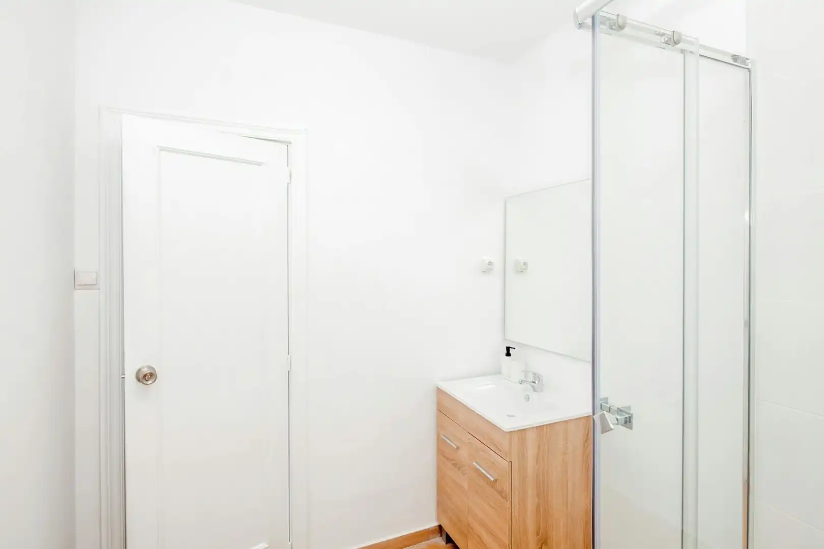 Baño de Piso para compartir en Valencia con Amueblado, Lavadora y TV