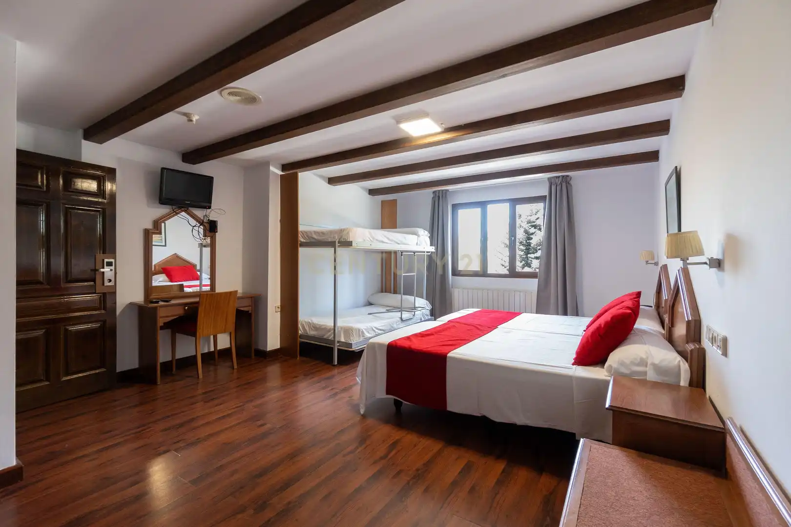 Schlafzimmer von Gebäude zum Verkauf in Sierra Nevada mit Gemeinschaftspool