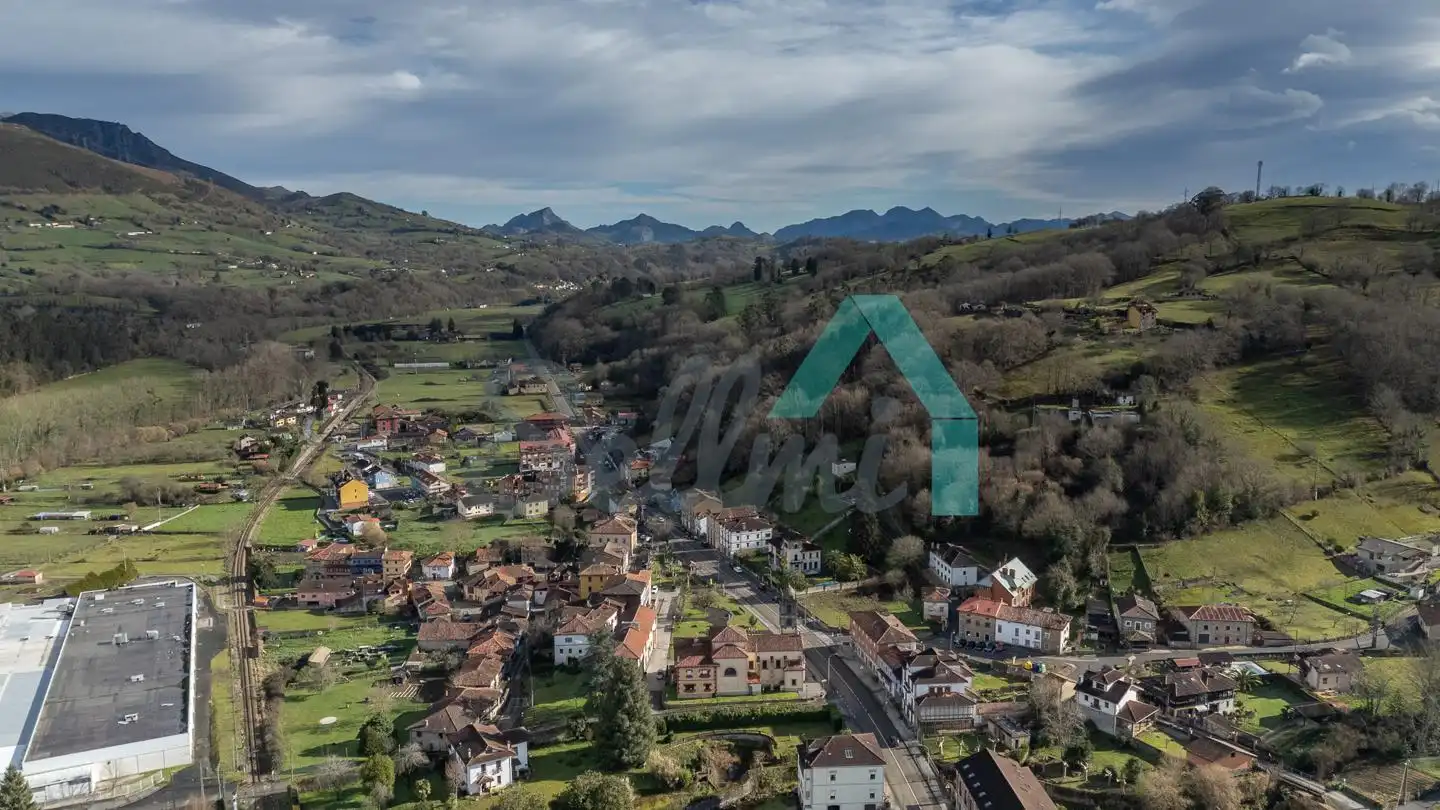 Casa o xalet en venda en Piloña amb Jardí privat, Parquet i Terrassa