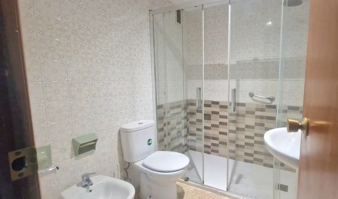 Baño de Piso en venta en Zaragoza con Calefacción, Terraza y Trastero