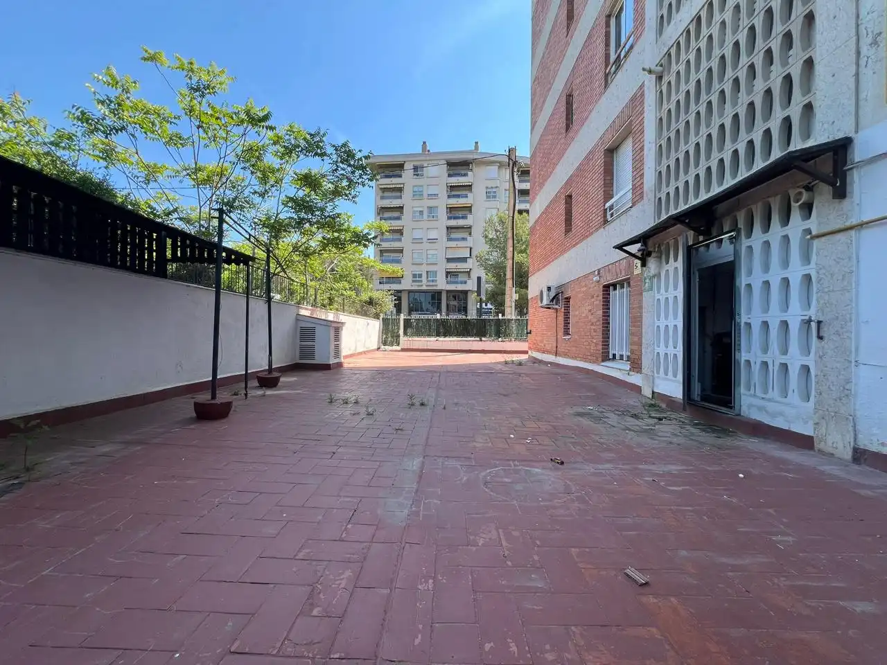 Außenansicht von Erdgeschoss zum Verkauf in Tarragona mit Terrasse