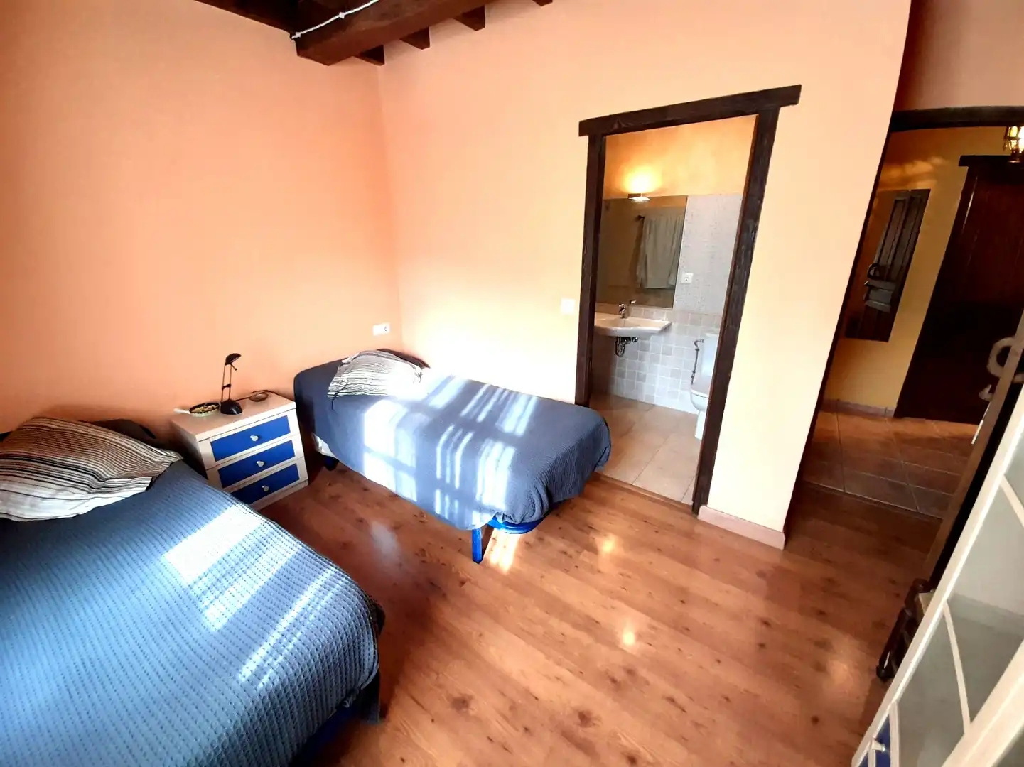 Dormitori de Casa adosada en venda en Caso amb Calefacció, Terrassa i Traster