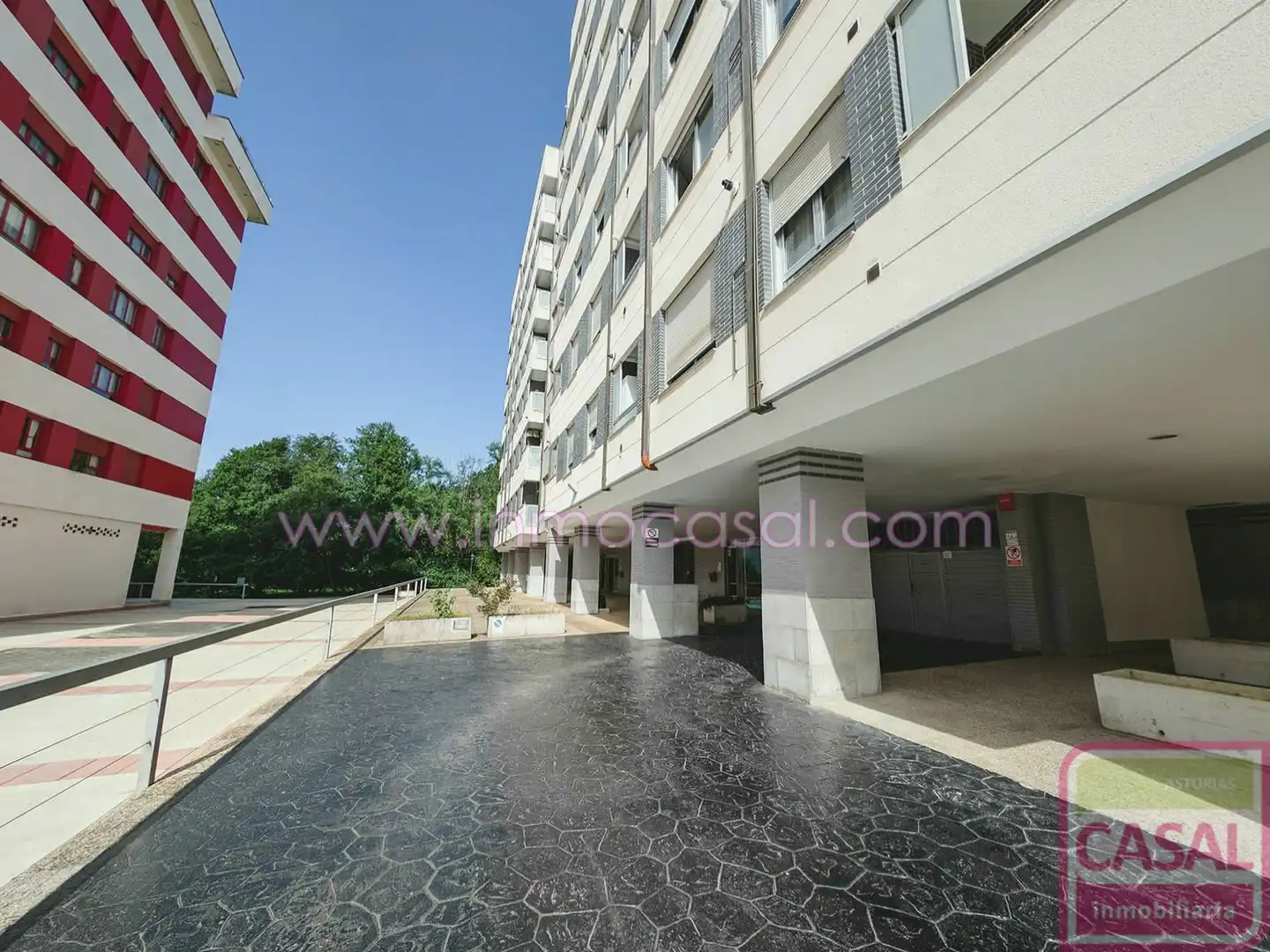 Vista exterior de Piso en venta en Oviedo  con Calefacción, Terraza y Trastero