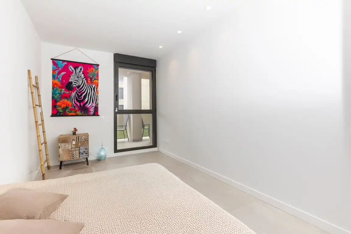 Habitación de Apartamento de alquiler en Dénia con Aire acondicionado, Jardín privado y Terraza