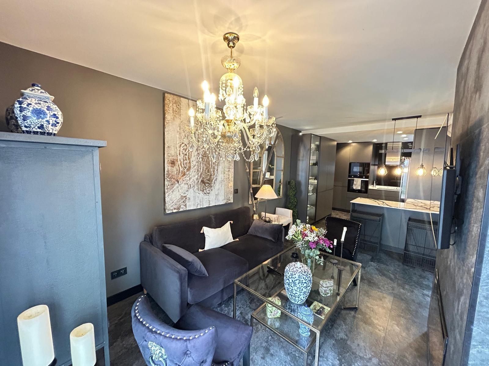 Sala d'estar de Pis en venda en  Sevilla Capital amb Balcó