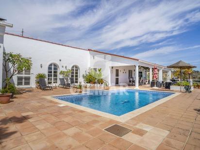 Exterior view of House or chalet for sale in Estepona  with Air Conditioner, Private garden and Terrace