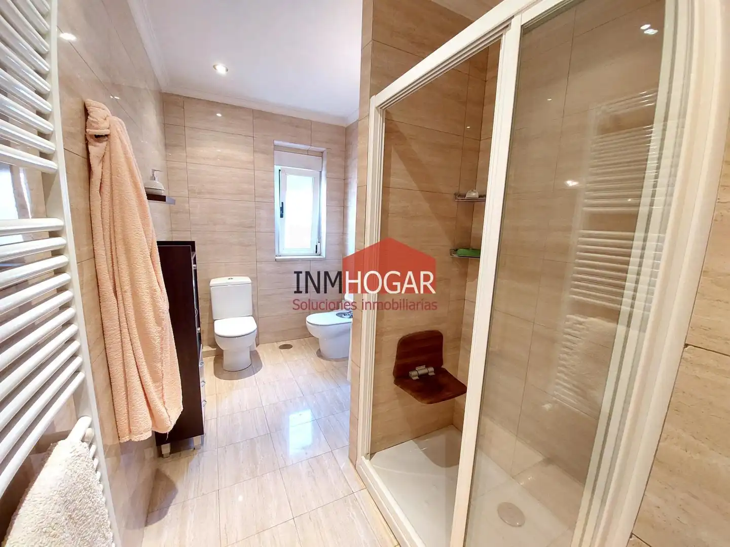 Baño de Piso en venta en Ávila con Calefacción, Terraza y Trastero