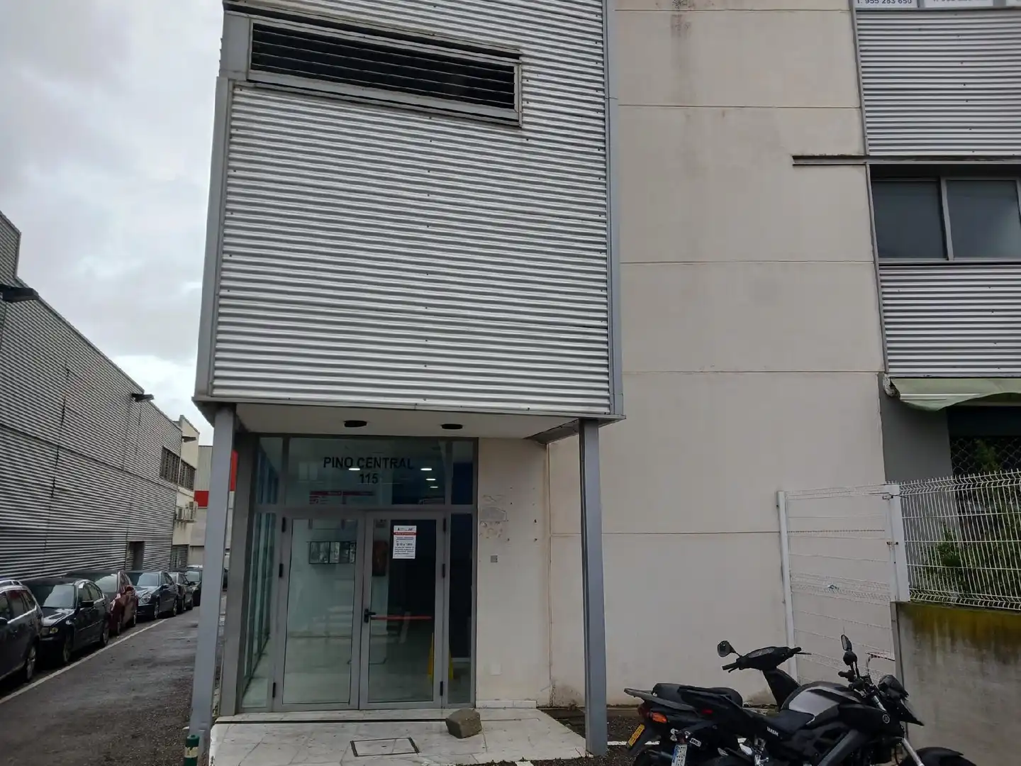 Vista exterior de Oficina en venta en Sevilla