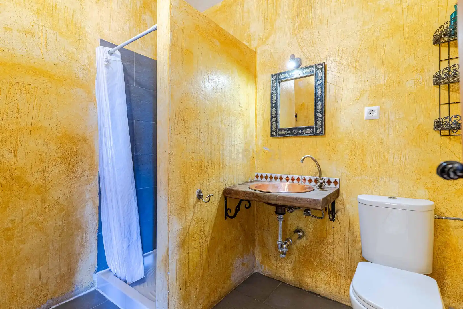 Bathroom of Houses for sale in Pinos Genil  with Air Conditioner, Private garden and Furnished