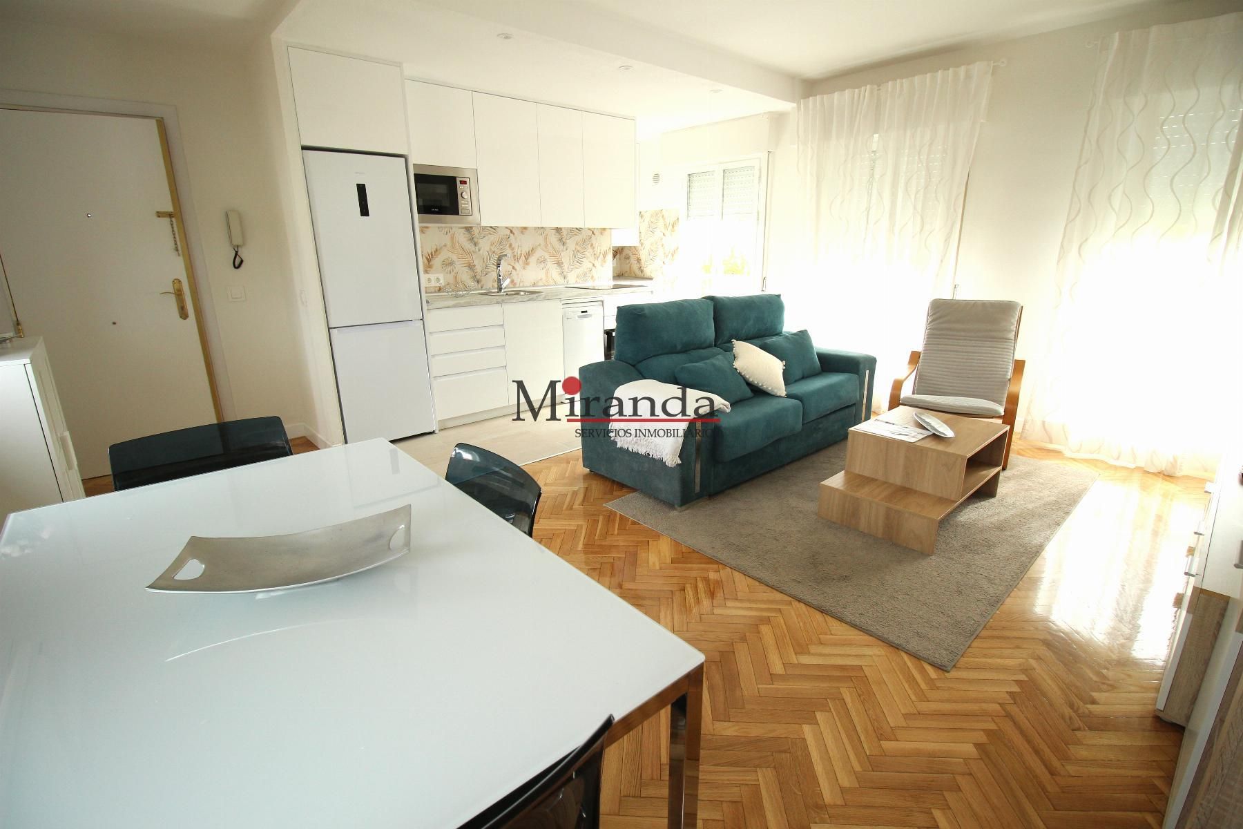 Living room of Flat to rent in Villaviciosa de Odón  with Air Conditioner, Heating and Parquet flooring