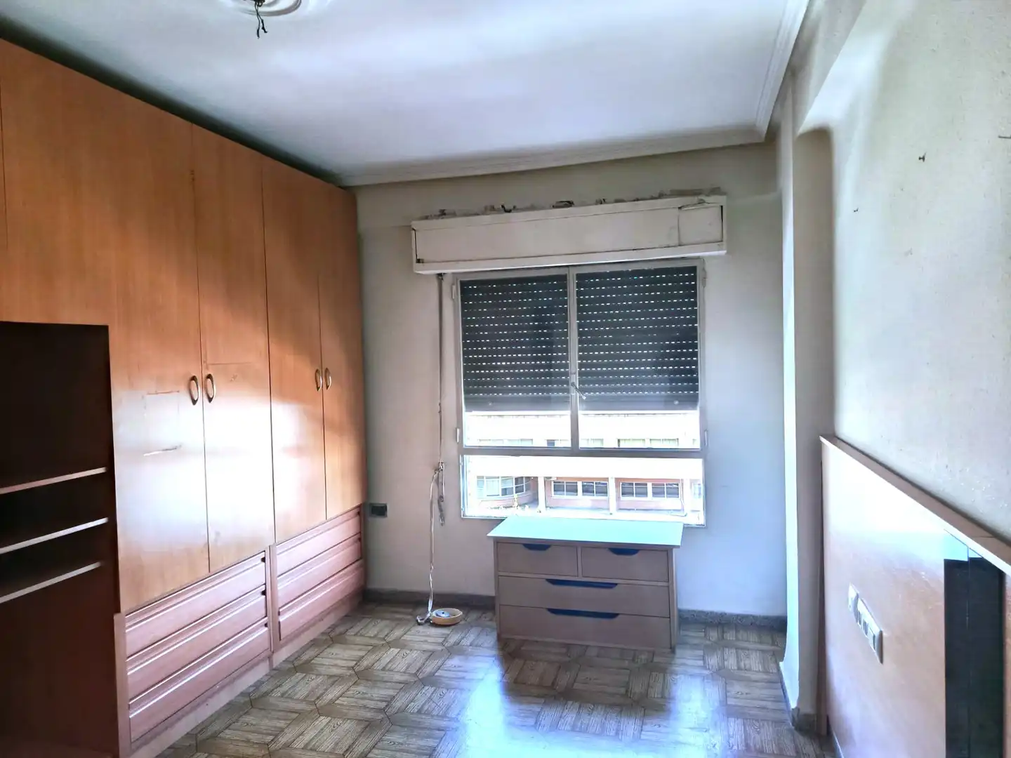 Habitación de Piso en venta en Valencia con Balcón y Alarma
