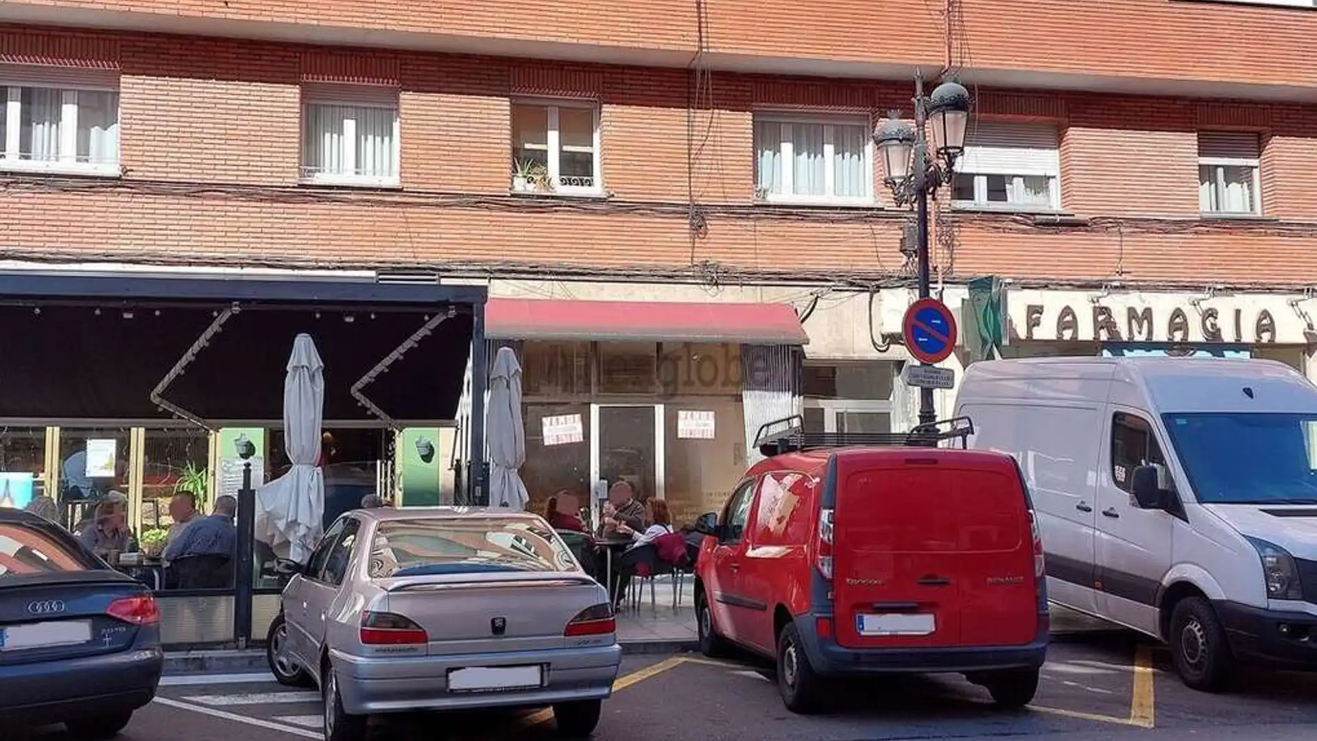 Vista exterior de Local en venta en Oviedo 