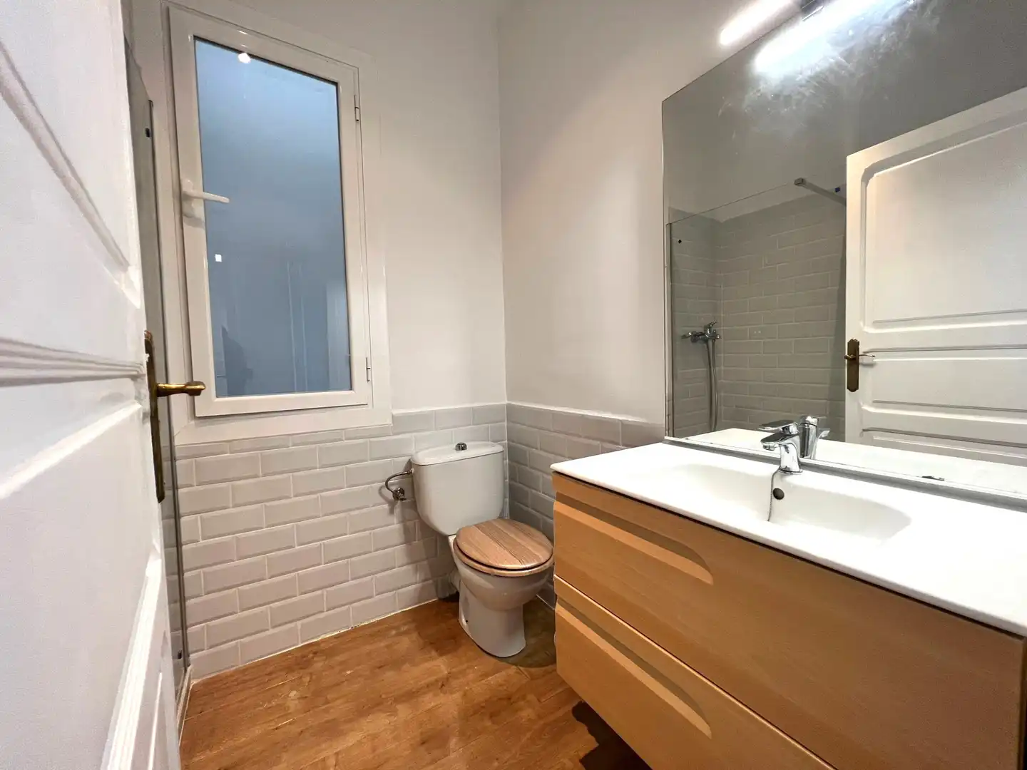Baño de Piso de alquiler en Valencia con Aire acondicionado, Calefacción y Amueblado