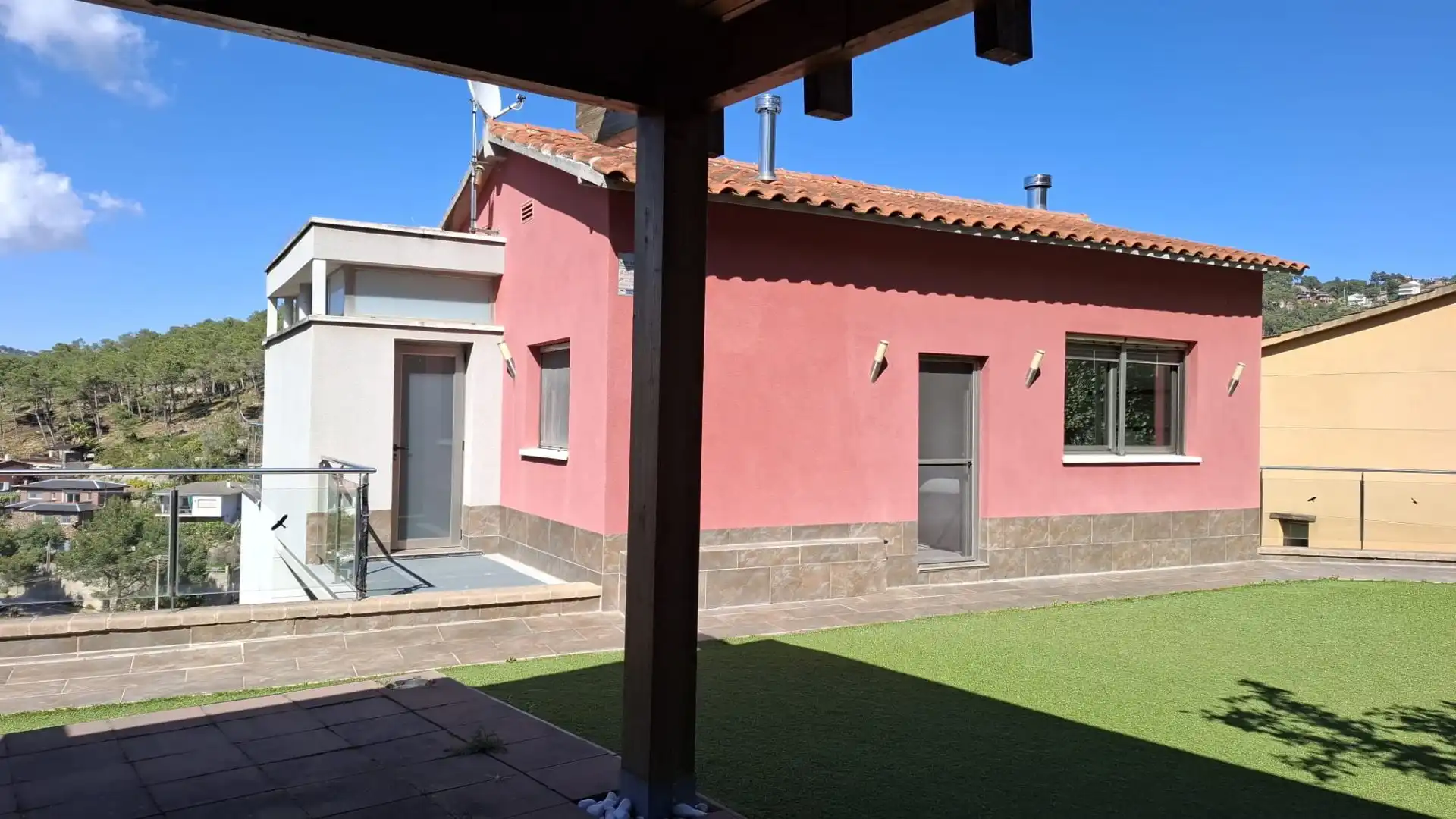 Vista exterior de Casa o chalet en venta en Vallirana con Aire acondicionado, Calefacción y Terraza