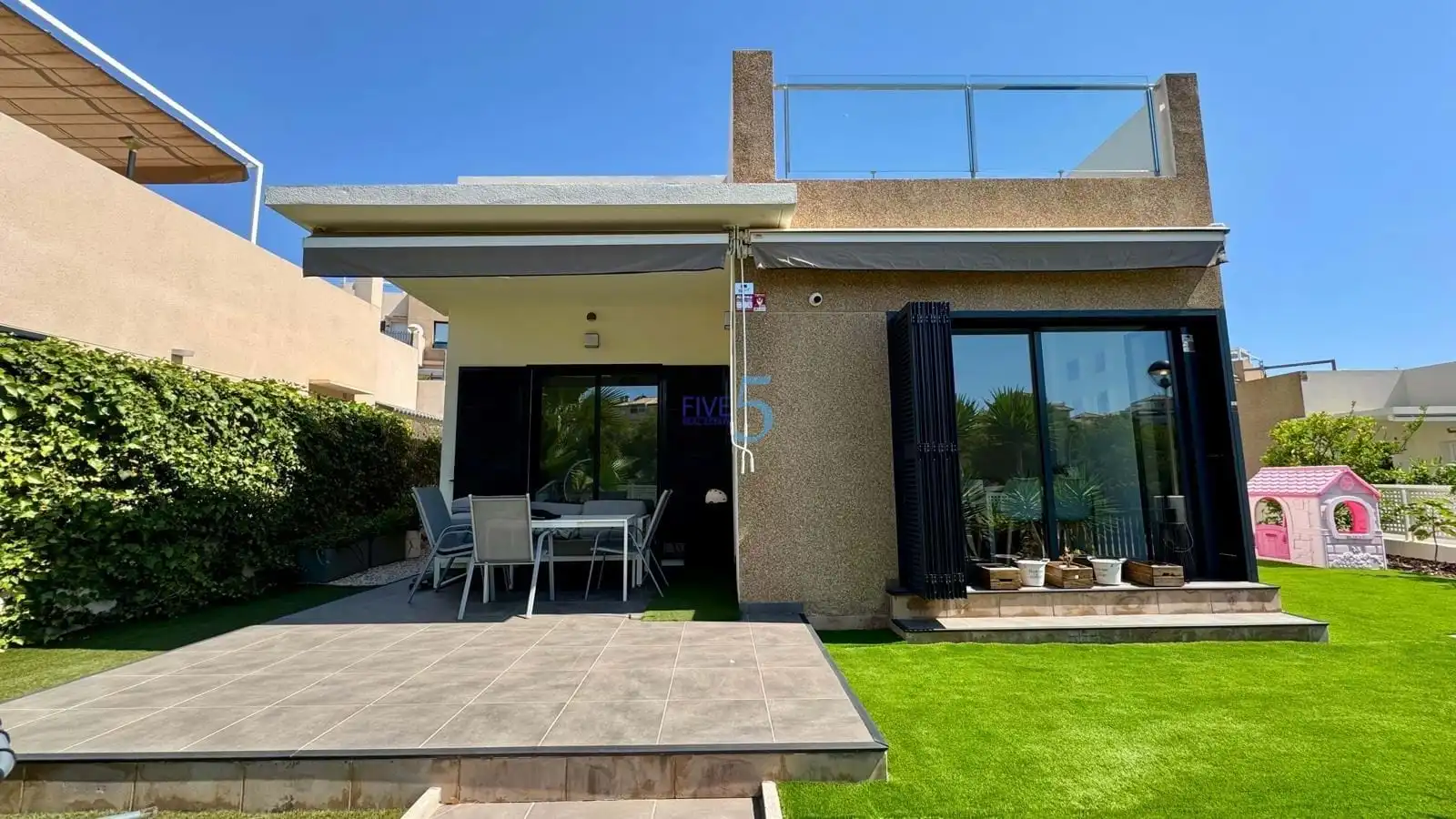 Terrassa de Casa o xalet en venda en Orihuela amb Aire condicionat, Piscina i Moblat