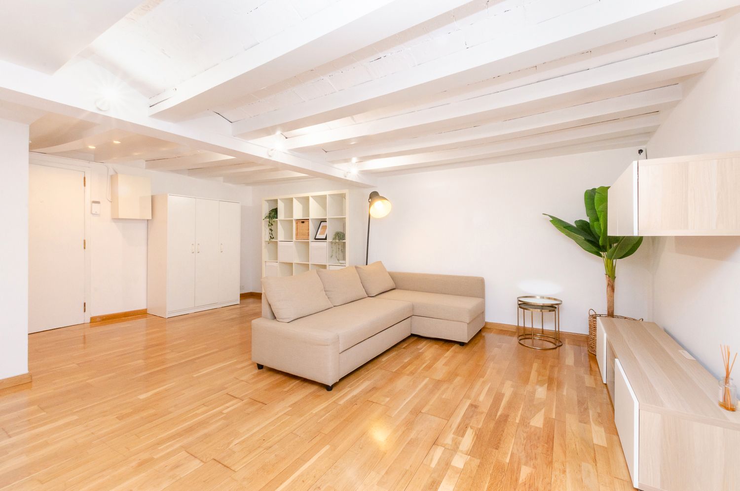 Living room of Flat for sale in  Barcelona Capital  with Air Conditioner, Heating and Parquet flooring