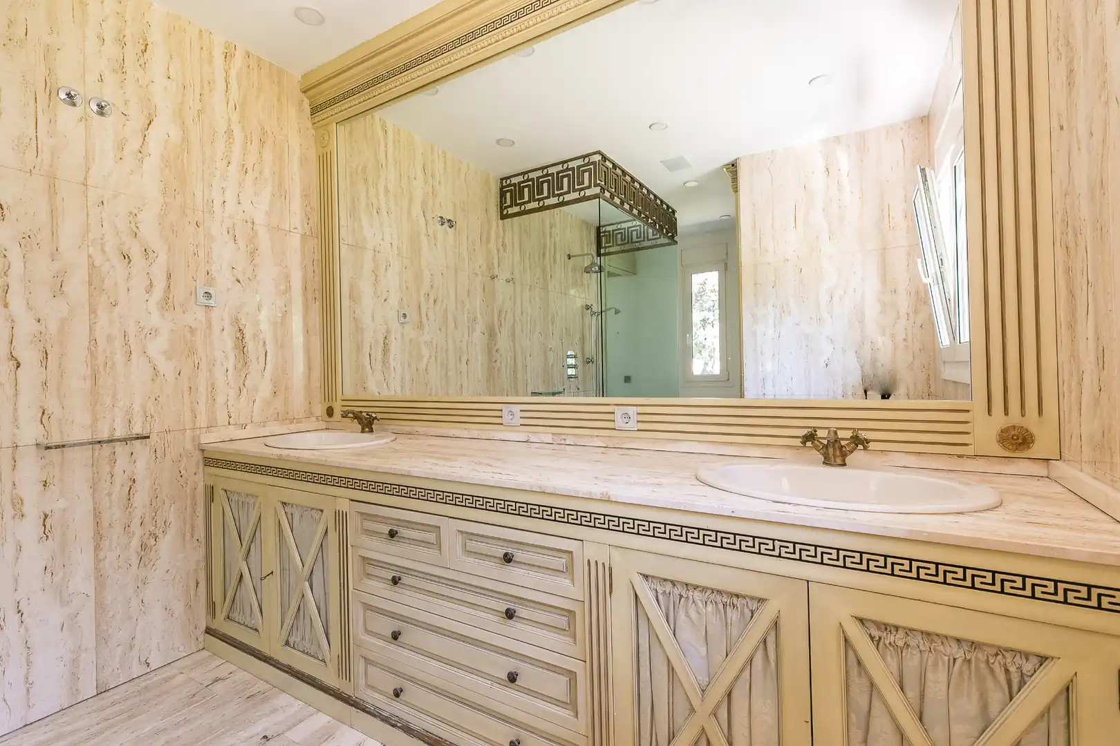 Bathroom of Houses for rent in Madrid  with Air Conditioner, Heating and Private garden