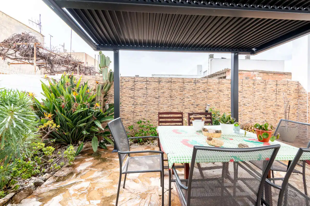 Terraza de Casa adosada en venta en Les Alqueries / Alquerías del Niño Perdido con Aire acondicionado, Calefacción y Jardín privado