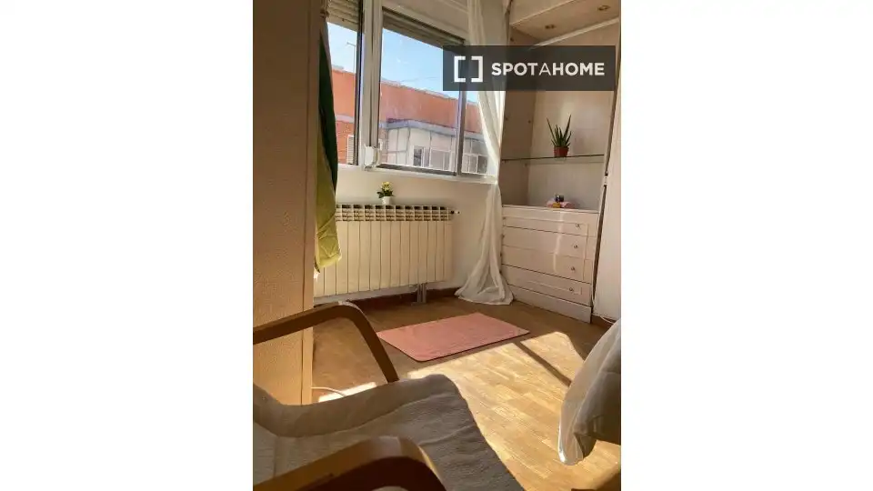 Habitación de Piso de alquiler en Madrid con Aire acondicionado, Calefacción y Amueblado