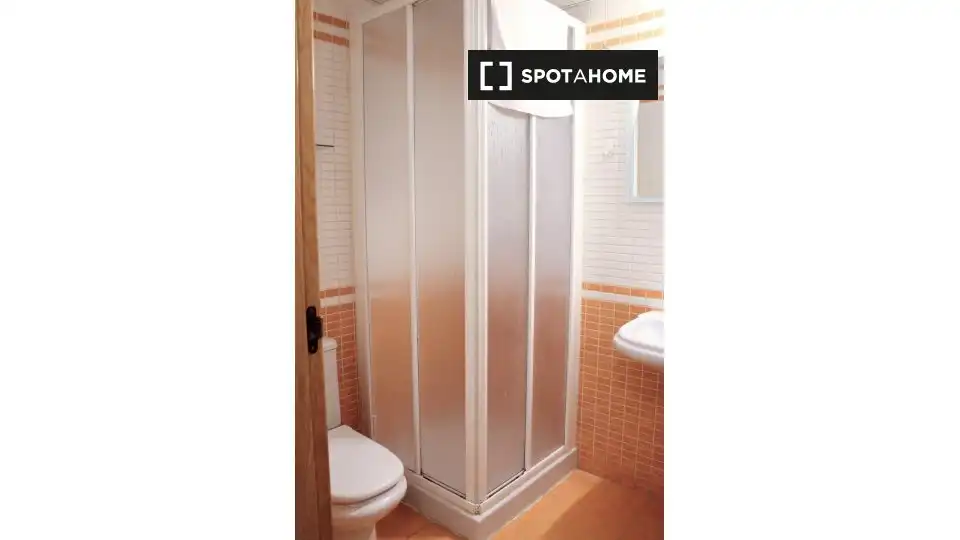 Room in Ensanche - Diputación