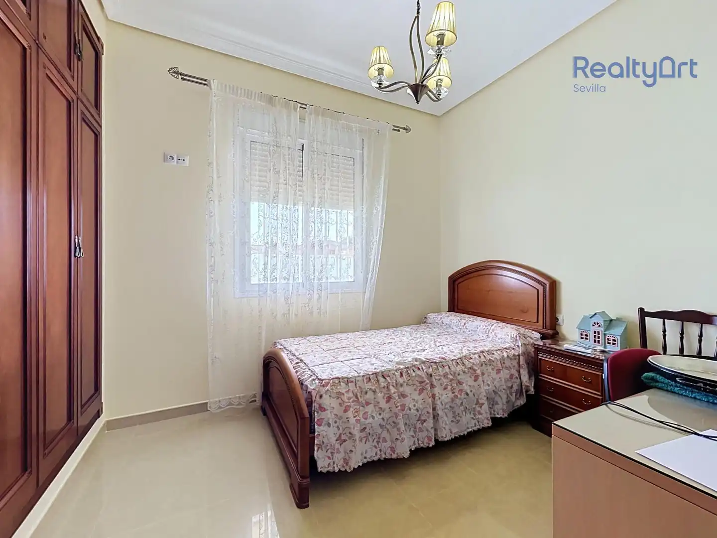 Bedroom of Houses for sale in Tomares  with Air Conditioner, Heating and Private garden
