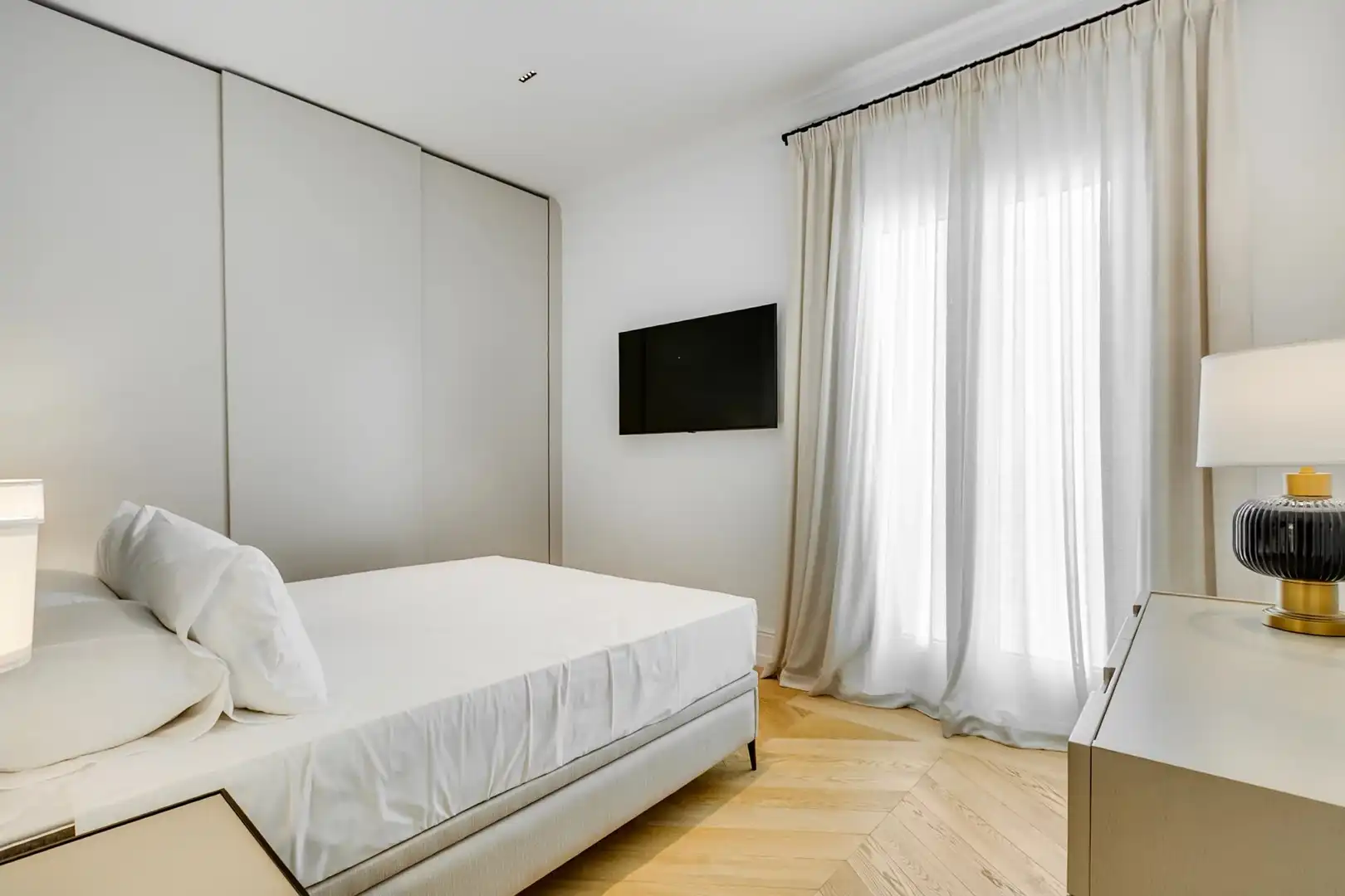 Bedroom of Flat for rent in Madrid  with Air Conditioner, Heating and Storage room