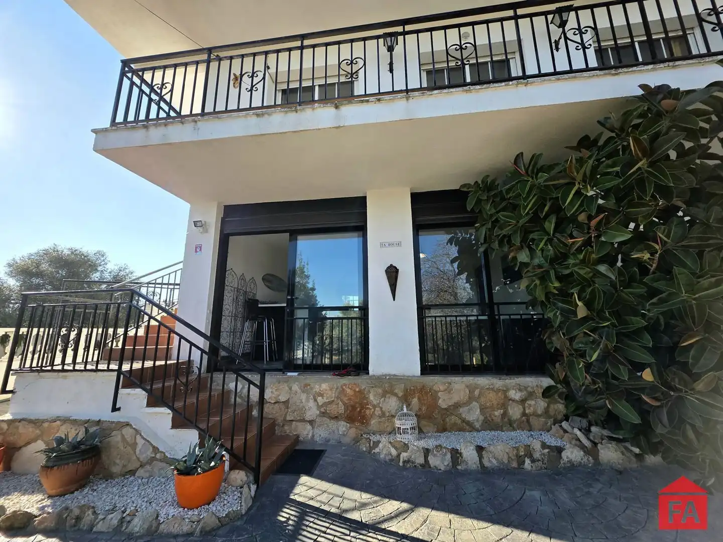 Vista exterior de Casa o xalet en venda en Albinyana amb Calefacció, Terrassa i Traster