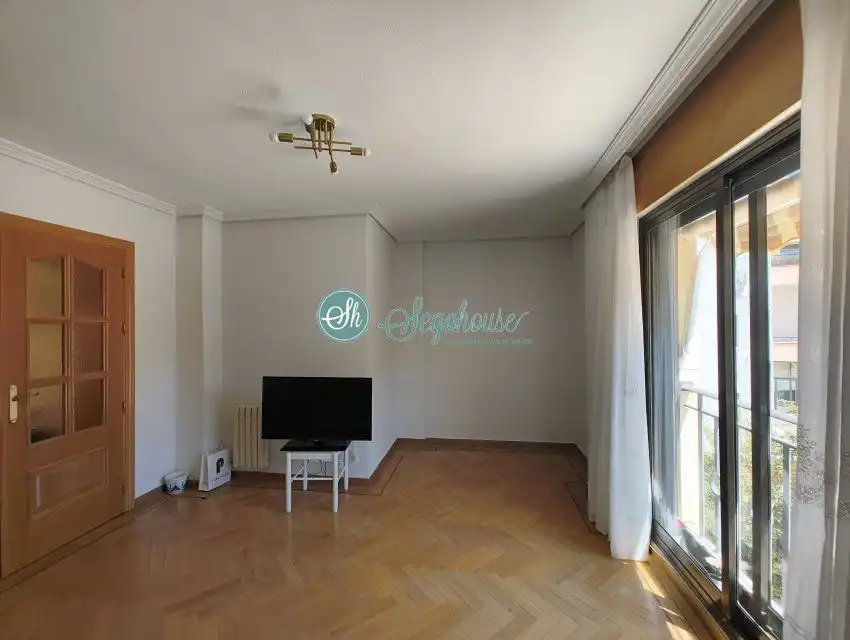 Sala de estar de Piso de alquiler en Segovia con Calefacción y Parquet