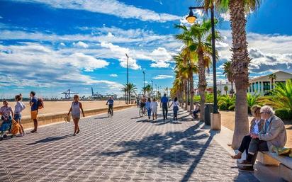 Exterior view of Flat for sale in  Valencia Capital  with Air Conditioner, Terrace and Balcony