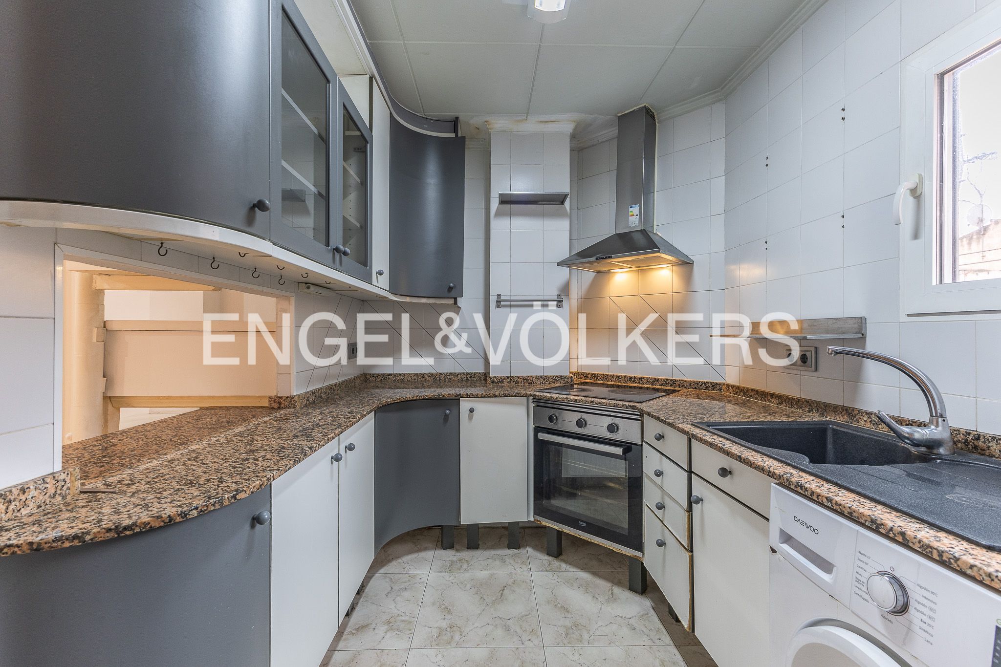 Cuina de Casa o xalet en venda en Cerdanyola del Vallès amb Calefacció i Terrassa