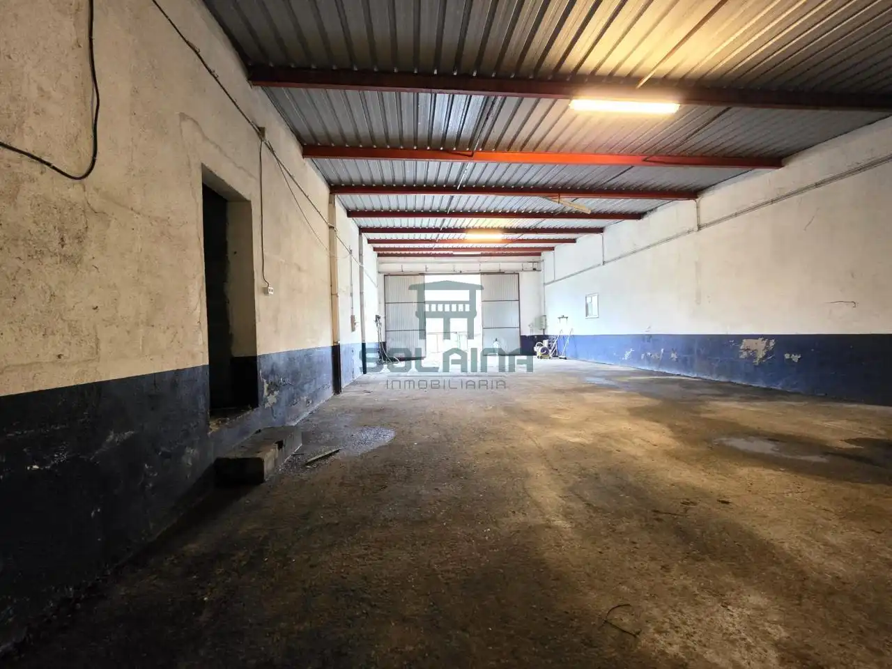 Außenansicht von Fabrikhallen zum Verkauf in Ourense Capital 