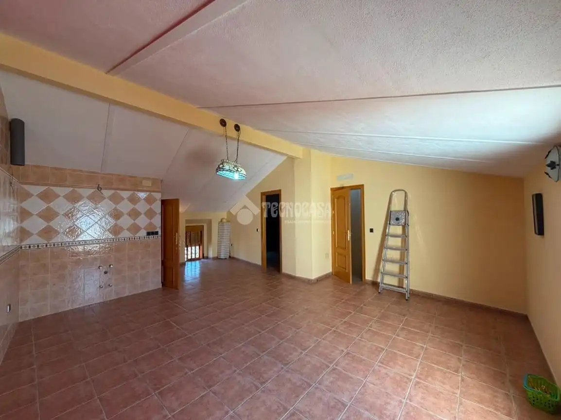 Casa adosada en venda en Jabalquinto amb Aire condicionat i Balcó