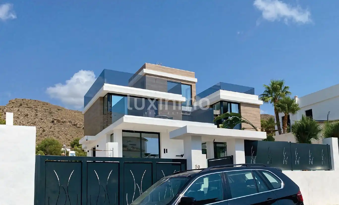 Villa mit Terrasse zum Verkauf in Golf Bahía, imagen 2