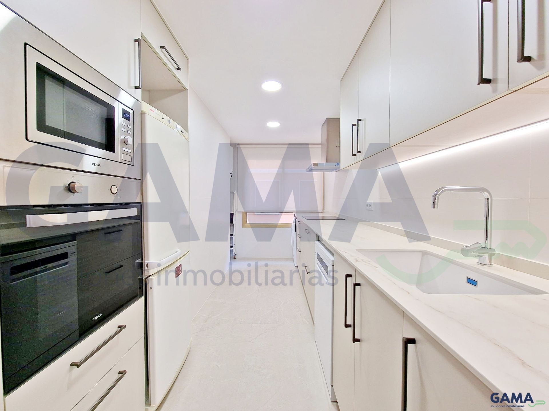 Kitchen of Flat to rent in Alzira  with Air Conditioner and Furnished