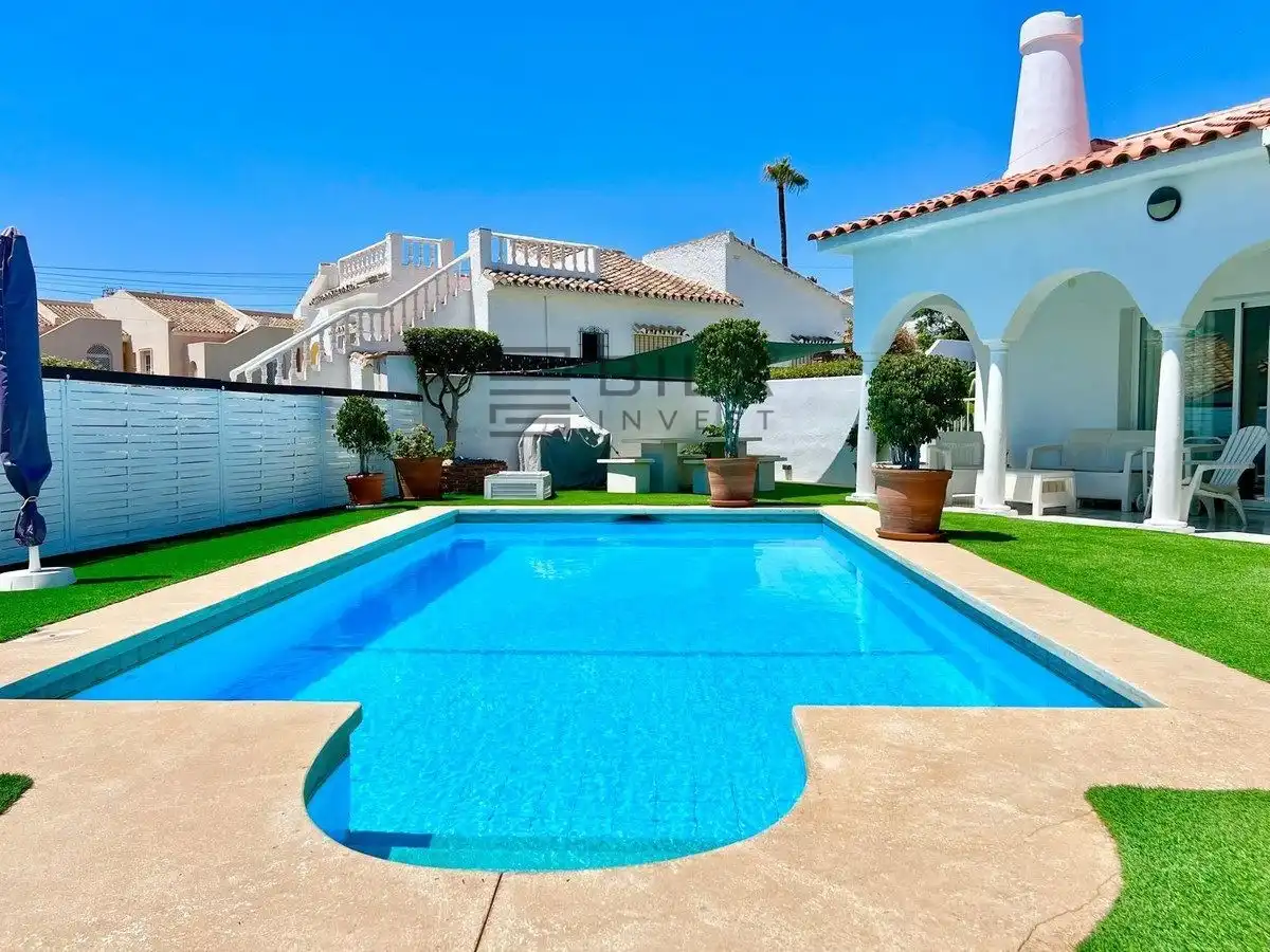 Villa con piscina in vendita a El Faro