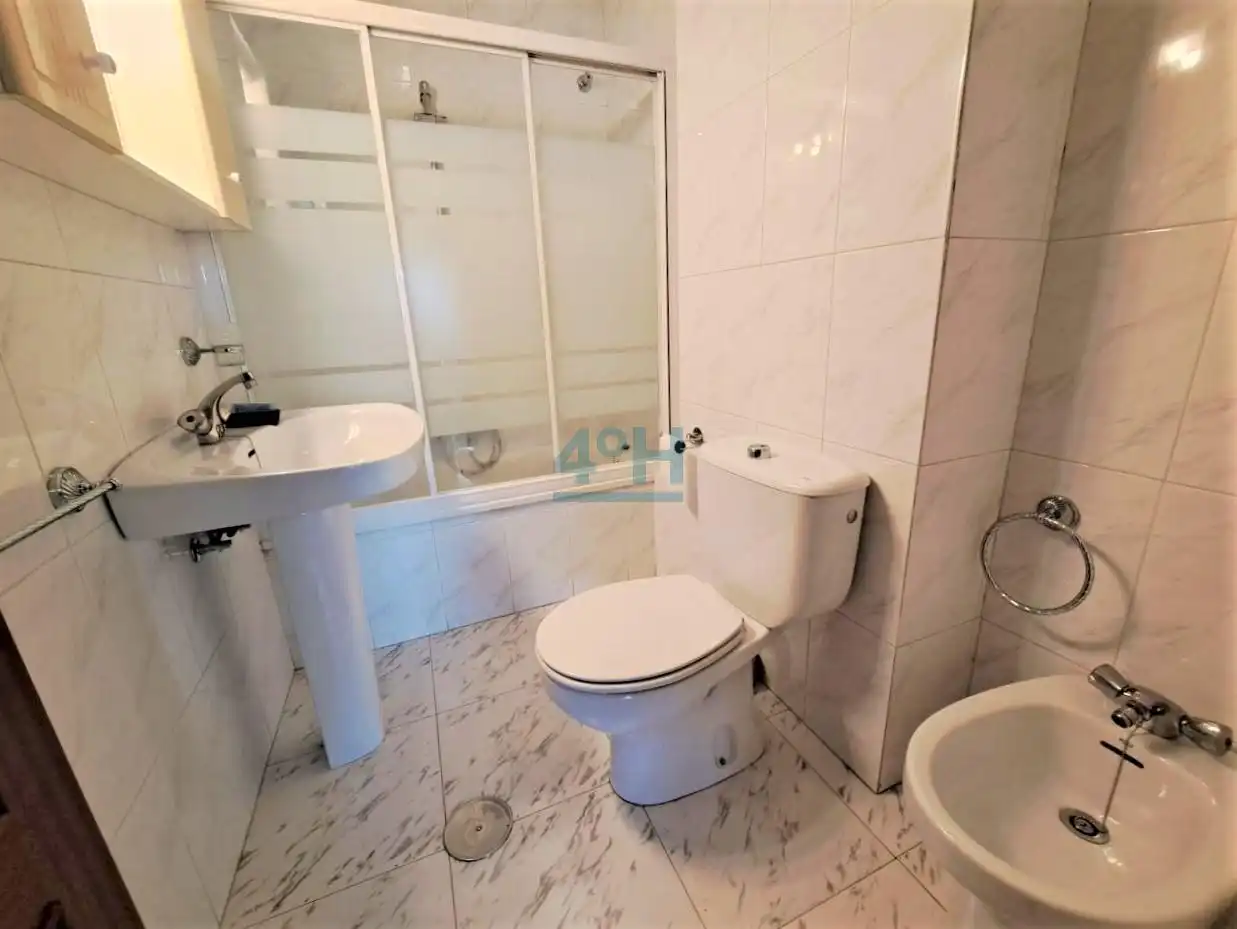 Bany de Apartament de lloguer en Barbadás amb Calefacció, Parquet i Traster