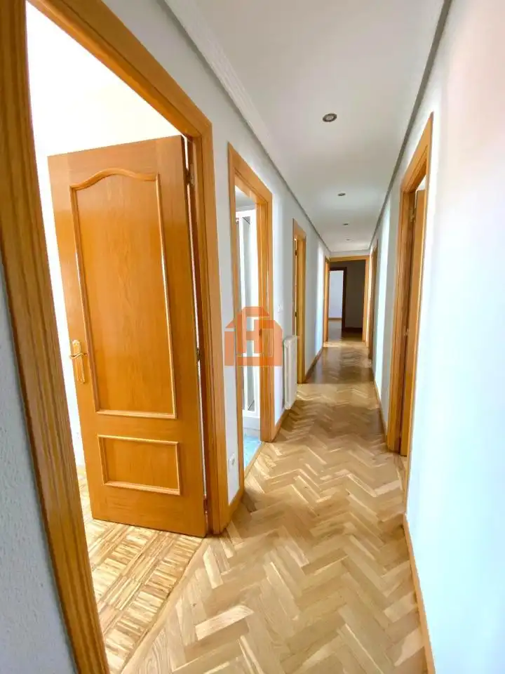 Piso en venta en León Capital  con Calefacción, Parquet y Terraza