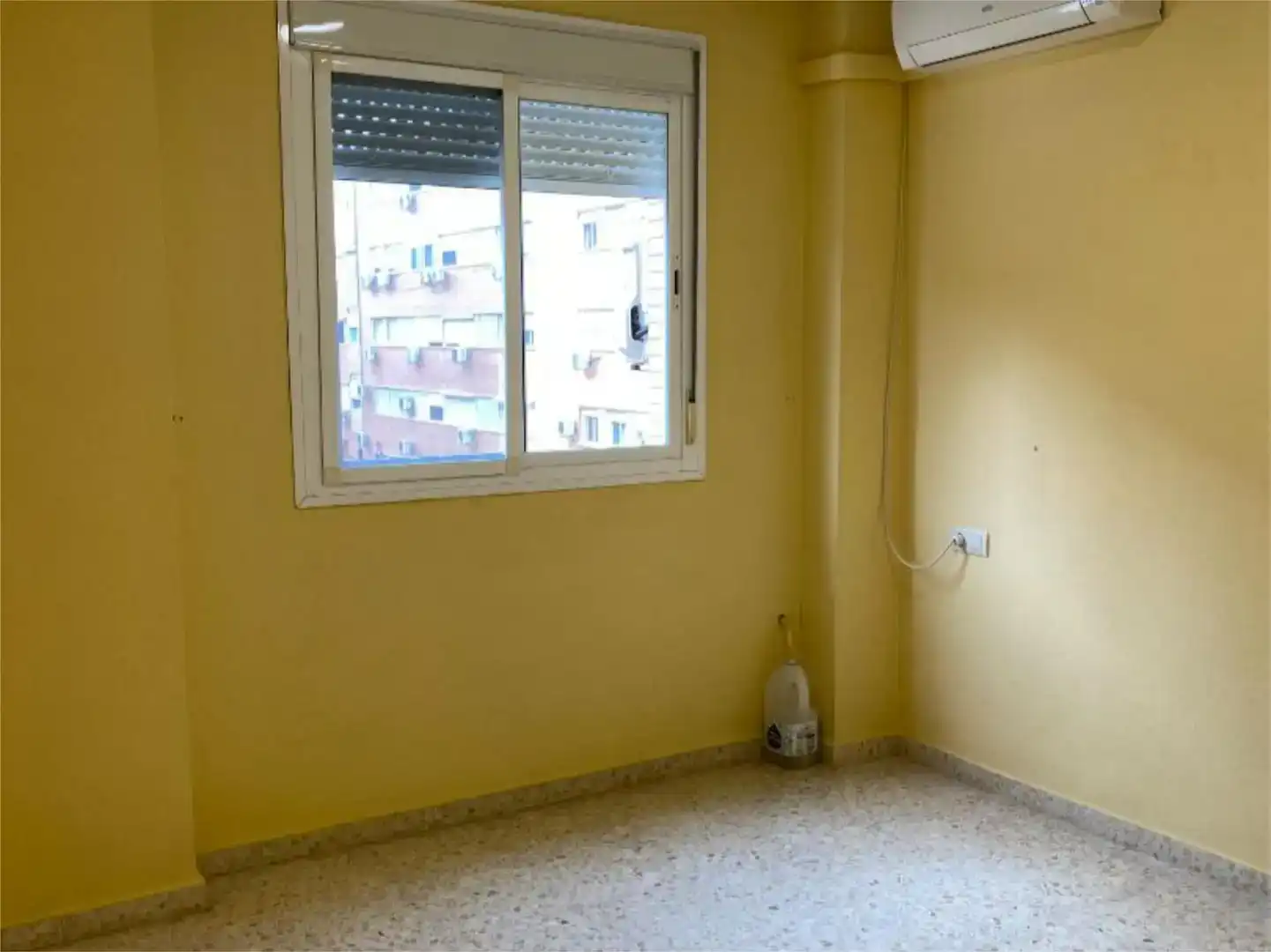 Dormitori de Pis en venda en La Rinconada amb Aire condicionat i Balcó