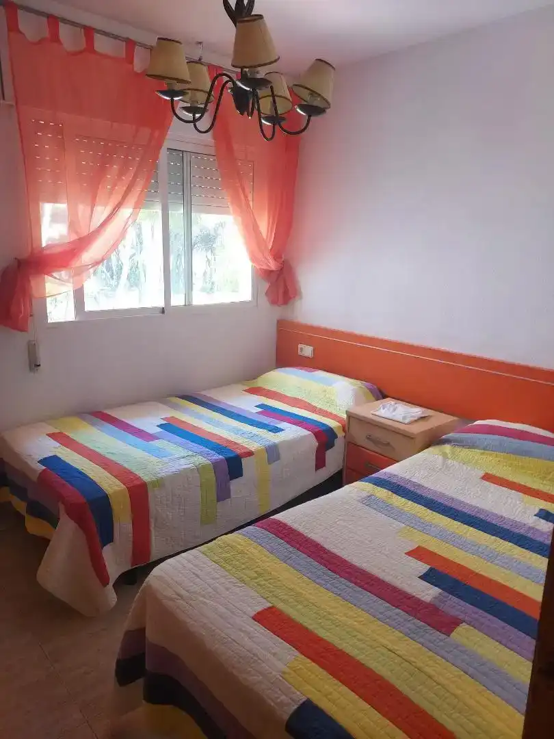 Dormitori de Apartament de lloguer en Orihuela amb Aire condicionat, Piscina i Balcó