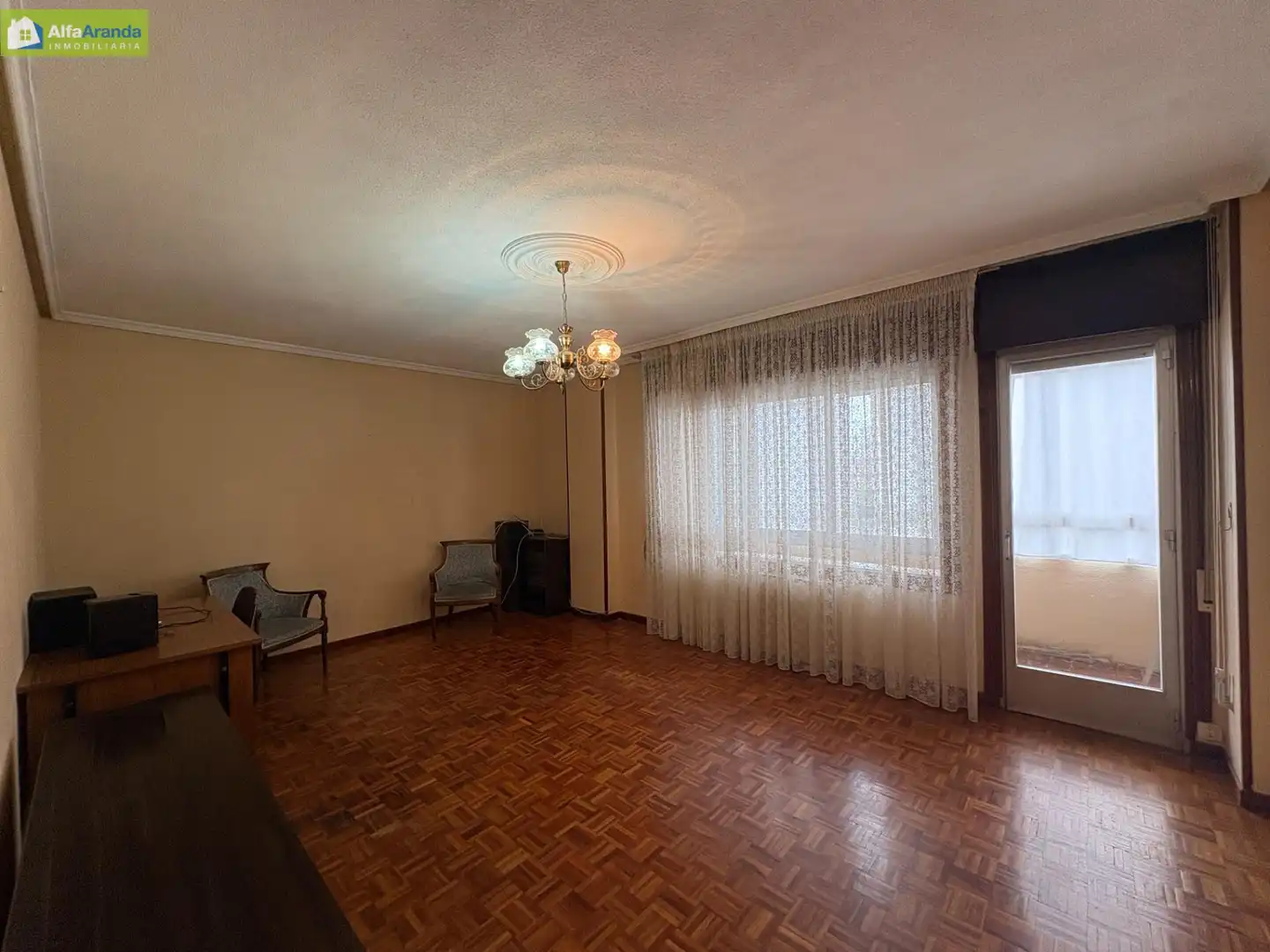 Sala d'estar de Pis en venda en Aranda de Duero amb Calefacció, Parquet i Traster