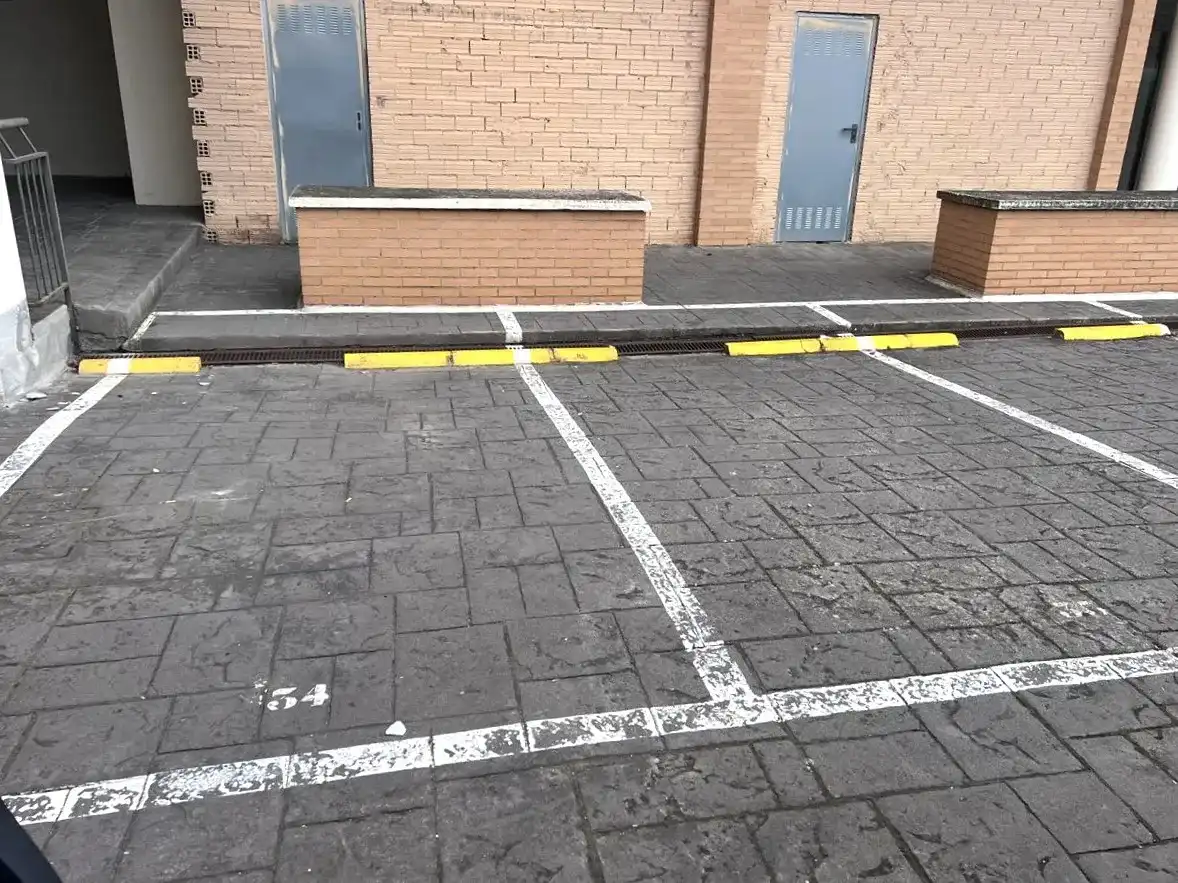 Parcheggio in vendita a Calle Julián Fernández Ollero, imagen 3