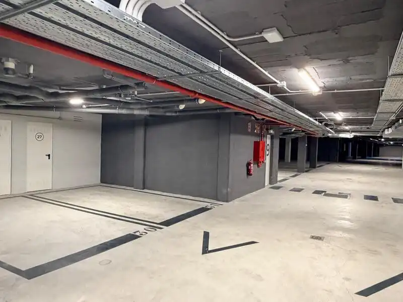 Aparcament de Apartament de lloguer en Estepona amb Aire condicionat, Calefacció i Terrassa