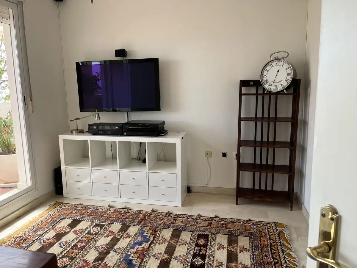 Sala d'estar de Dúplex de lloguer en Marbella amb Aire condicionat, Terrassa i Moblat