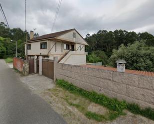 Vista exterior de Casa adosada en venda en Redondela amb Calefacció, Jardí privat i Parquet