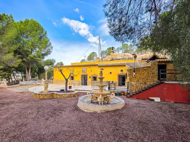 Casa-chalet en Venta en El Pinós / Pinoso